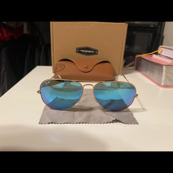 Ray-Ban Aviator Sunglasses - Picture 3 of 4